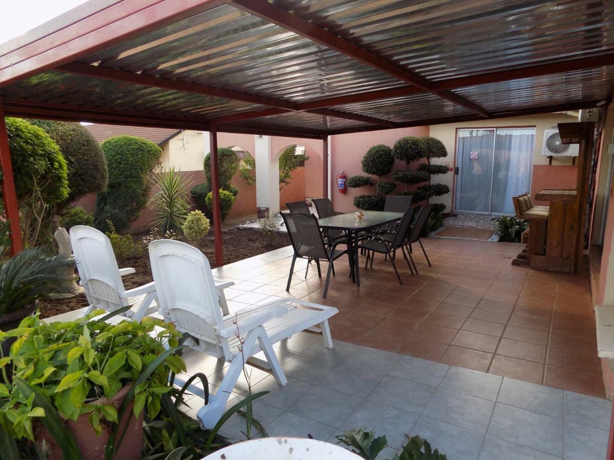 Joezebel Guesthouse Mogwase Ngoại thất bức ảnh