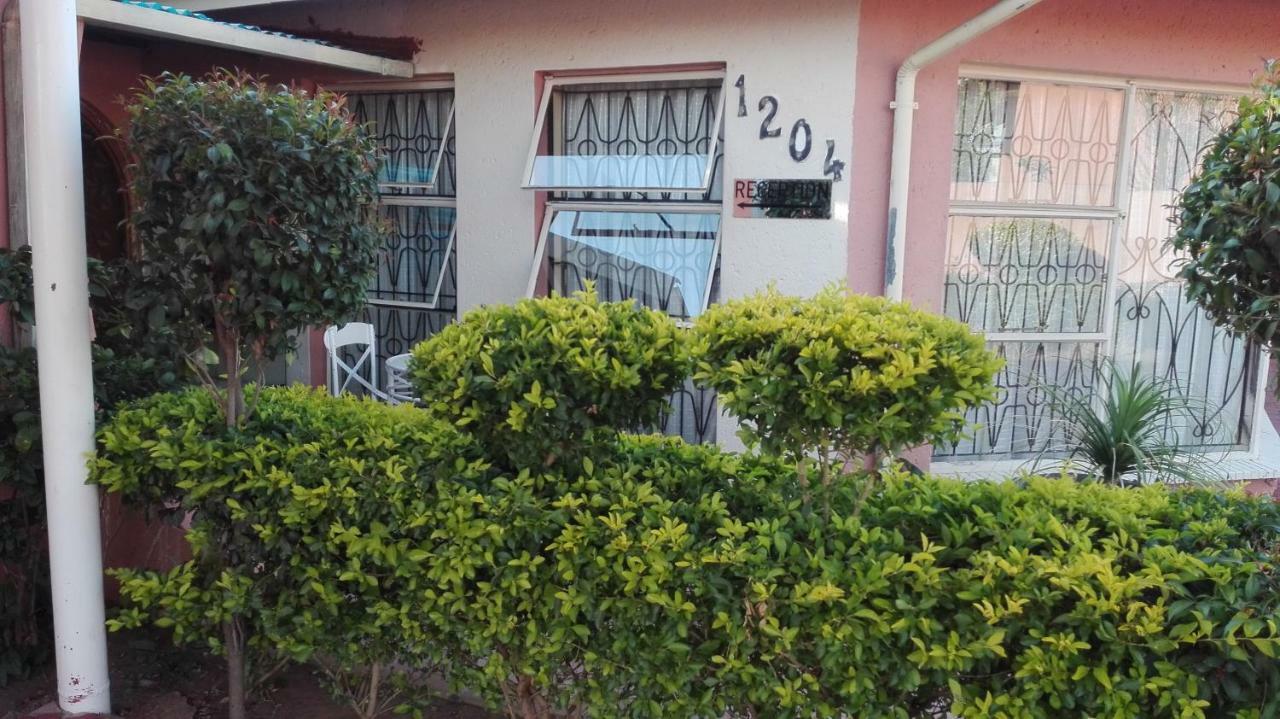 Joezebel Guesthouse Mogwase Ngoại thất bức ảnh